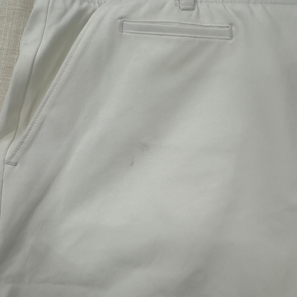 Under Armour HeatGear Women's Link Golf Shorts - White, Size 8 - Picture 11 of 11
